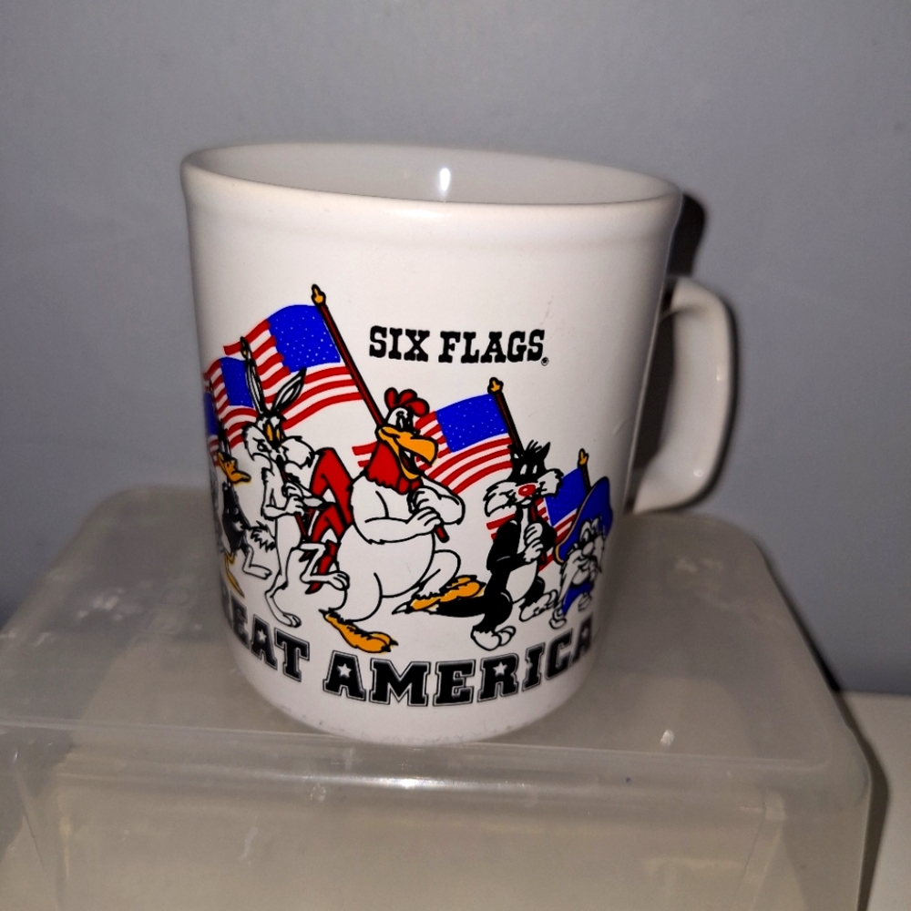 Vintage Six Flags Great America Mug Cup England Ceramic‎ Warner Bros 1985 Looney